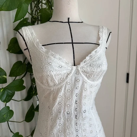 DOÊN Melaine Cotton Eyelet Dress in Salt - Small - Picture 4 of 9